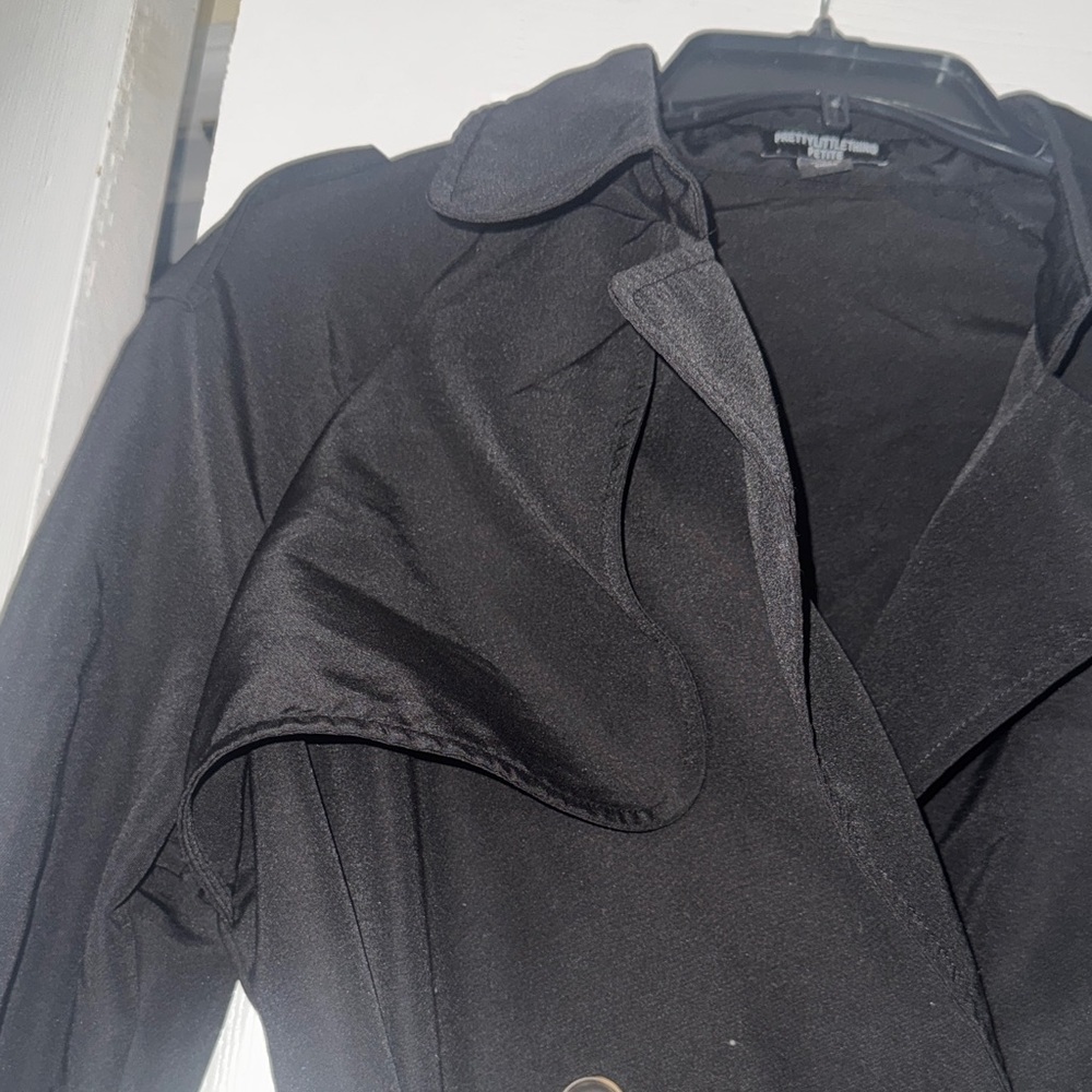 PrettyLittleThing Black Jacket with Logo Label - Picture 3 of 10